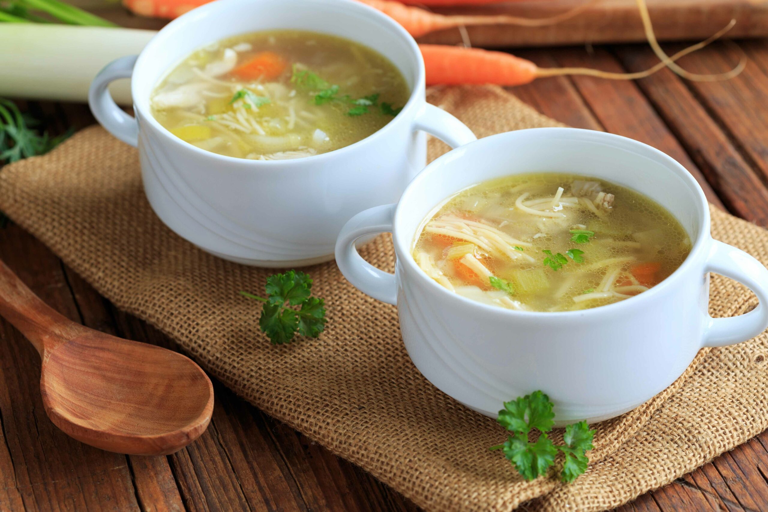 Bio-Hühnersuppe Bio-Lamm-Keule